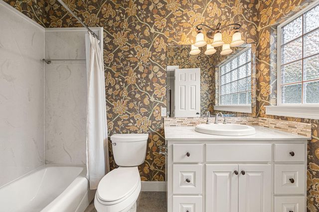 1220 Travis Street, Columbus, TX 78934