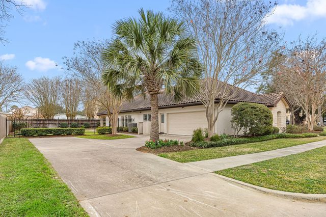 1220 Travis Street, Columbus, TX 78934