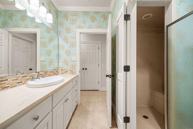 1220 Travis Street, Columbus, TX 78934