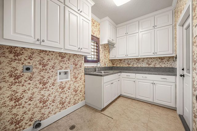 1220 Travis Street, Columbus, TX 78934