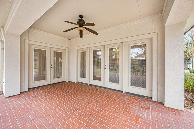 1220 Travis Street, Columbus, TX 78934