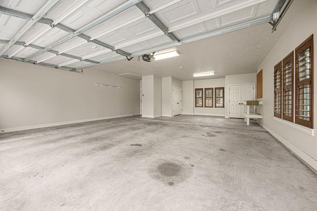 1220 Travis Street, Columbus, TX 78934