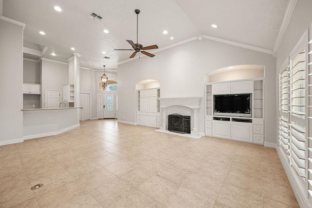 1220 Travis Street, Columbus, TX 78934