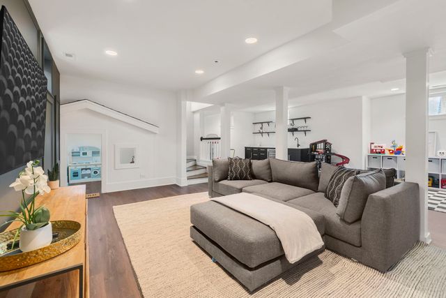 903 N Vail Avenue, Arlington Heights, IL 60004