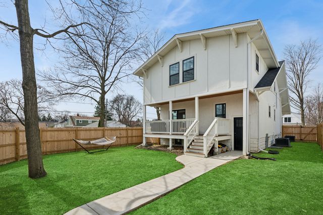 903 N Vail Avenue, Arlington Heights, IL 60004