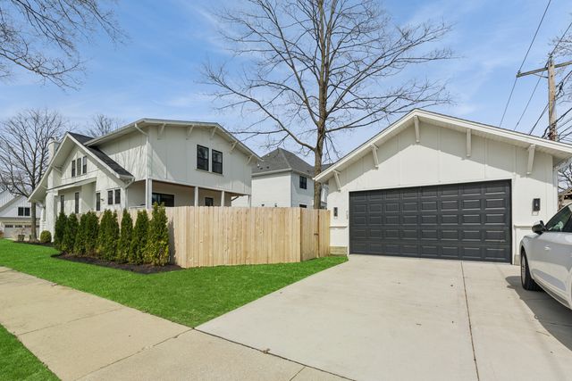 903 N Vail Avenue, Arlington Heights, IL 60004