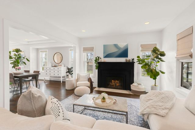 903 N Vail Avenue, Arlington Heights, IL 60004
