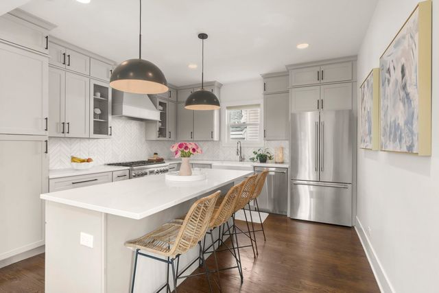 903 N Vail Avenue, Arlington Heights, IL 60004