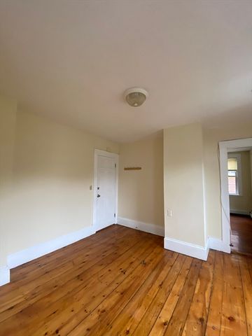 95 Moore St 2, Cambridge, MA 02139