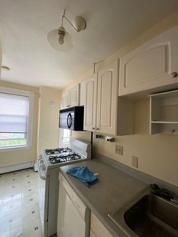 95 Moore St 2, Cambridge, MA 02139