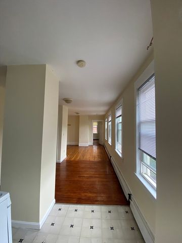 95 Moore St 2, Cambridge, MA 02139
