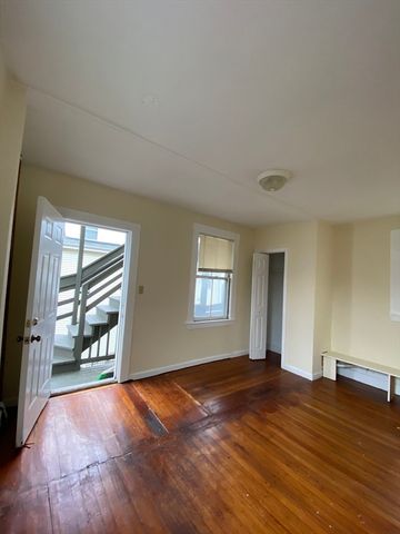 95 Moore St 2, Cambridge, MA 02139
