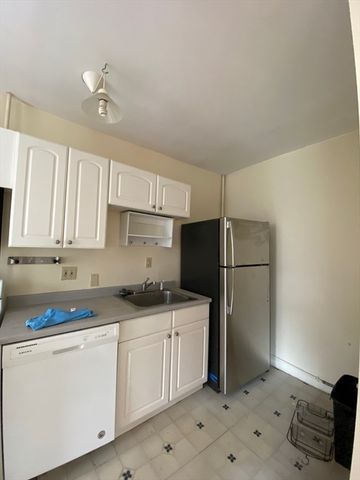 95 Moore St 2, Cambridge, MA 02139
