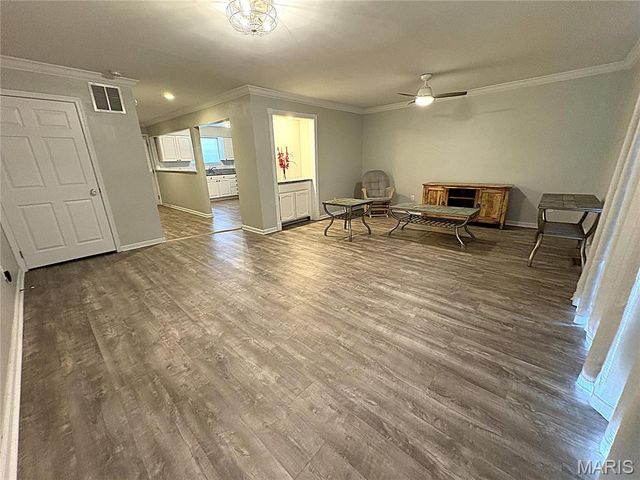 4243 Forest De Ville Drive, Oakville, MO 63129