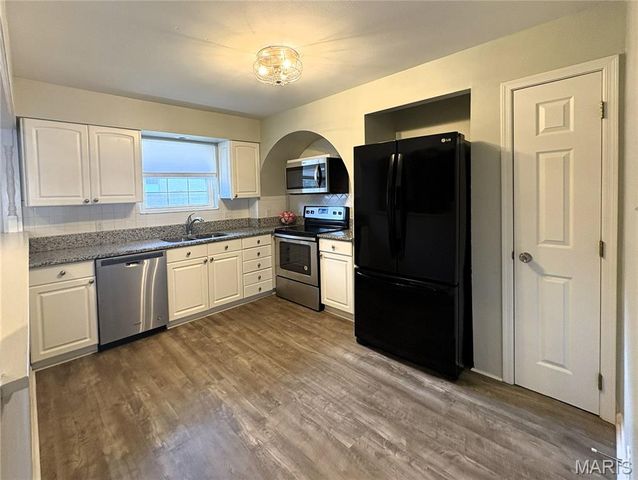4243 Forest De Ville Drive, Oakville, MO 63129