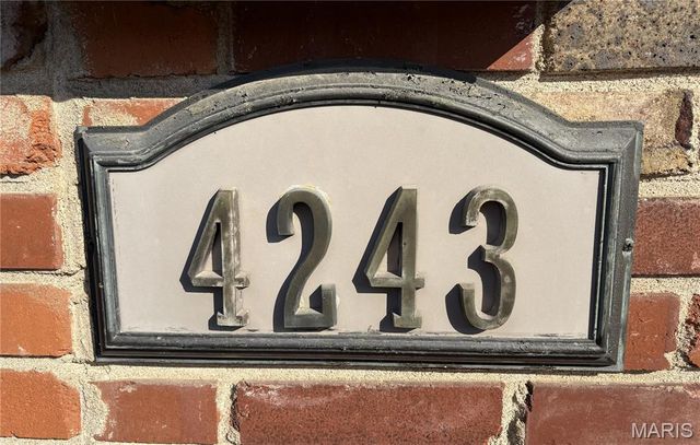 4243 Forest De Ville Drive, Oakville, MO 63129