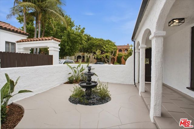 1153 Hi Point Street, Los Angeles, CA 90035