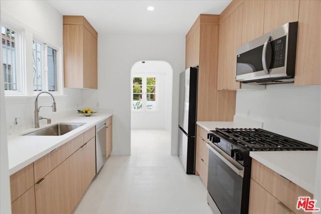 1153 Hi Point Street, Los Angeles, CA 90035