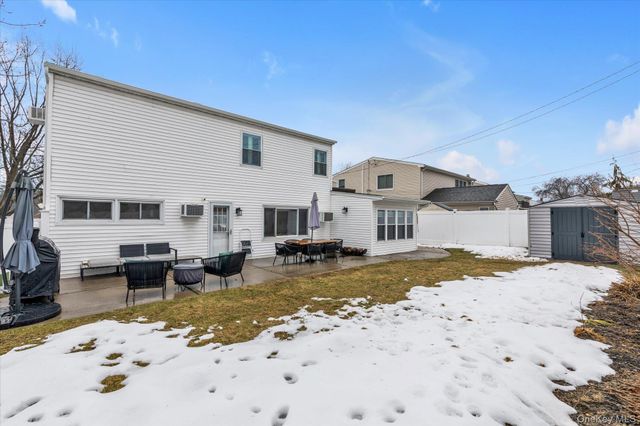 49 Downhill Lane, Wantagh, NY 11793