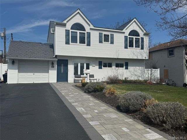 49 Downhill Lane, Wantagh, NY 11793