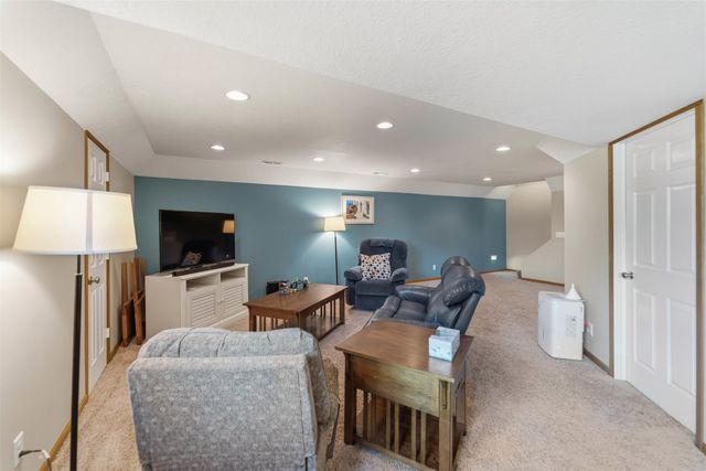 1010 SE 8th Street, Ankeny, IA 50021
