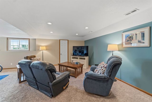 1010 SE 8th Street, Ankeny, IA 50021