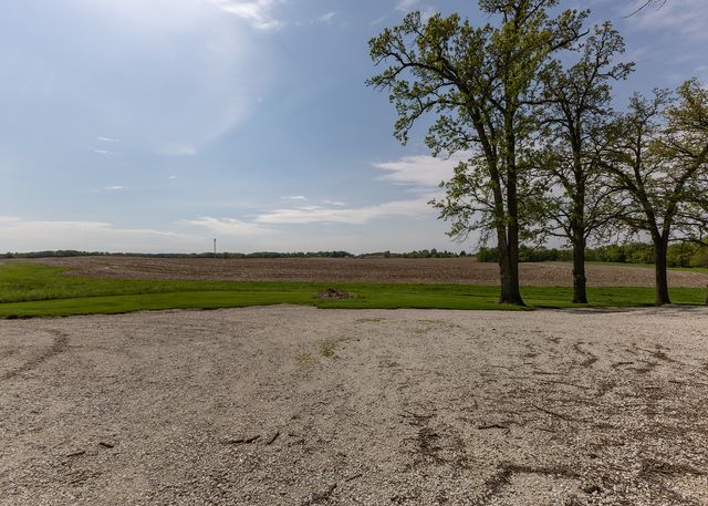 8367 Wolf Road, Colona, IL 61241