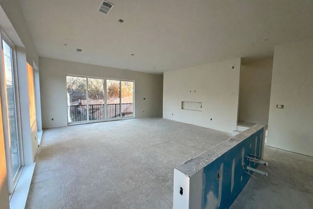 2247 Mail Avenue, Dallas, TX 75235