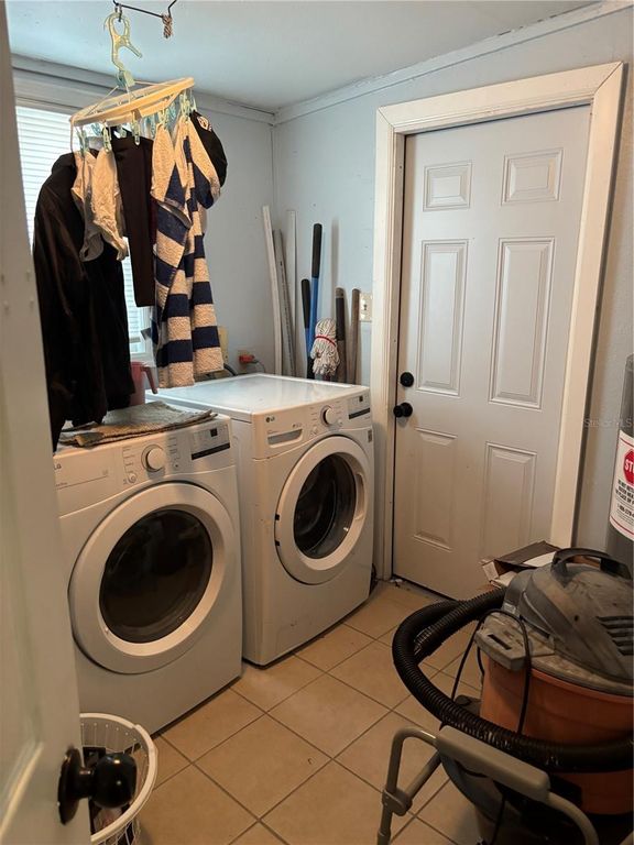 Image 15 of property listing at 2440 WEBER STREET, Lakeland, FL 33801