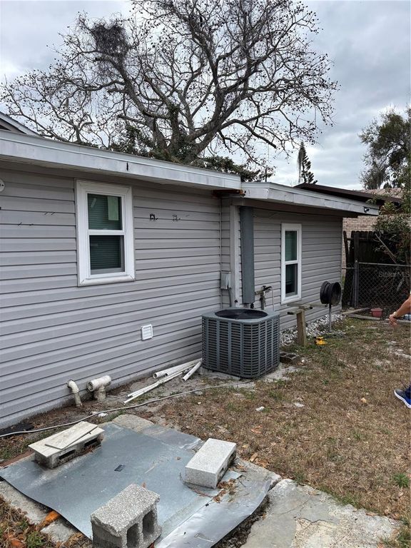 Image 16 of property listing at 2440 WEBER STREET, Lakeland, FL 33801