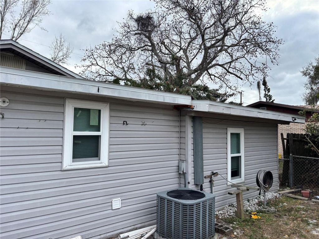 Image 17 of property listing at 2440 WEBER STREET, Lakeland, FL 33801