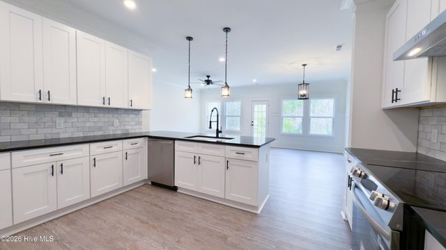 21 Little Creek Road, Castle Hayne, NC 28429