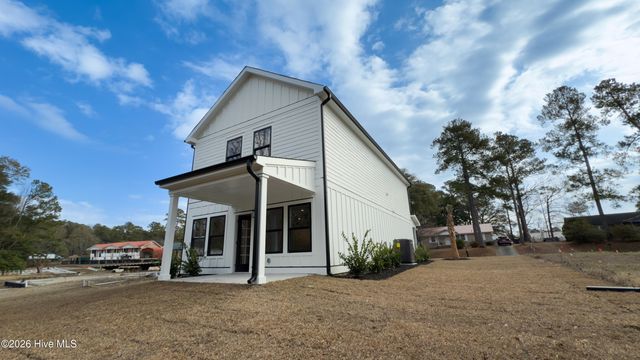 21 Little Creek Road, Castle Hayne, NC 28429