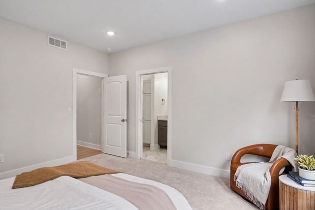 2843 W Cobblestone Court Se 18, City Of Kentwood, MI 49512