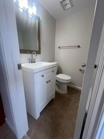 559 NE 48th Street 303, Boca Raton, FL 33431