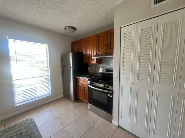 559 NE 48th Street 303, Boca Raton, FL 33431