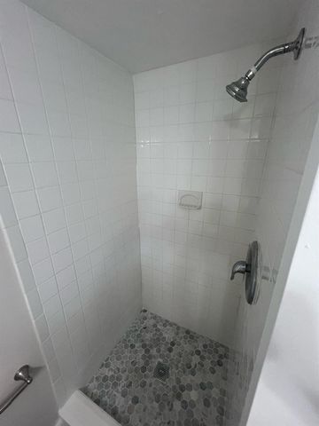 559 NE 48th Street 303, Boca Raton, FL 33431