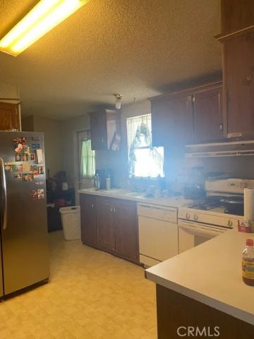 9161 Santa Fe East 54, Hesperia, CA 92345