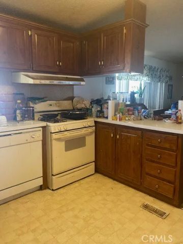 9161 Santa Fe East 54, Hesperia, CA 92345