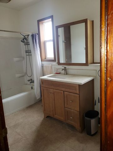 2704 S Hillock Avenue, Chicago, IL 60608