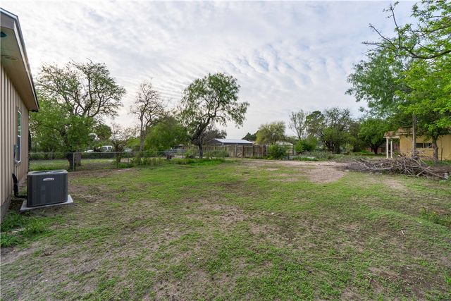 404 Dewey Ave, Alice, TX 78332