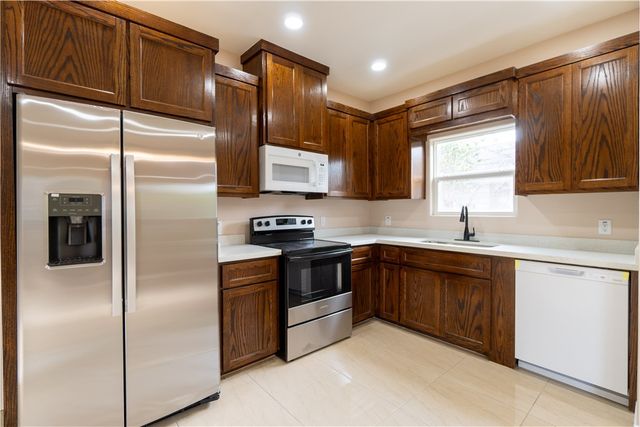 404 Dewey Ave, Alice, TX 78332