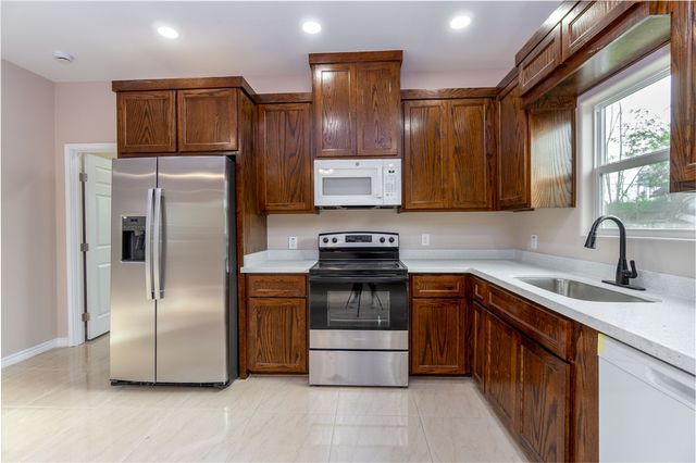 404 Dewey Ave, Alice, TX 78332