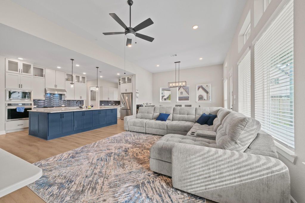 Image 10 of property listing at 1211 Morning Rose Drive, Missouri City, TX 77459