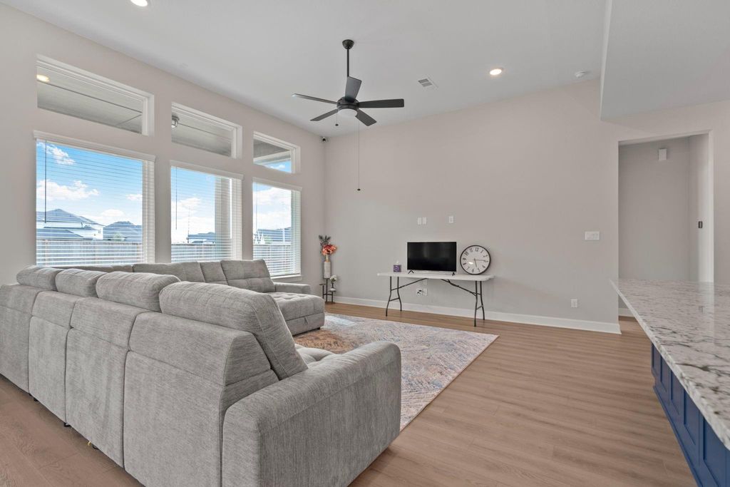 Image 11 of property listing at 1211 Morning Rose Drive, Missouri City, TX 77459