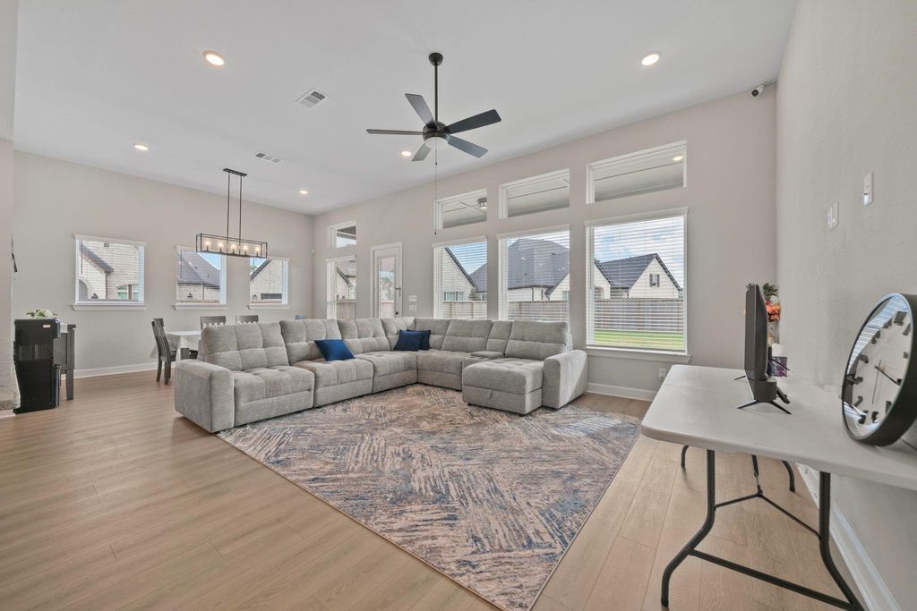 Image 13 of property listing at 1211 Morning Rose Drive, Missouri City, TX 77459