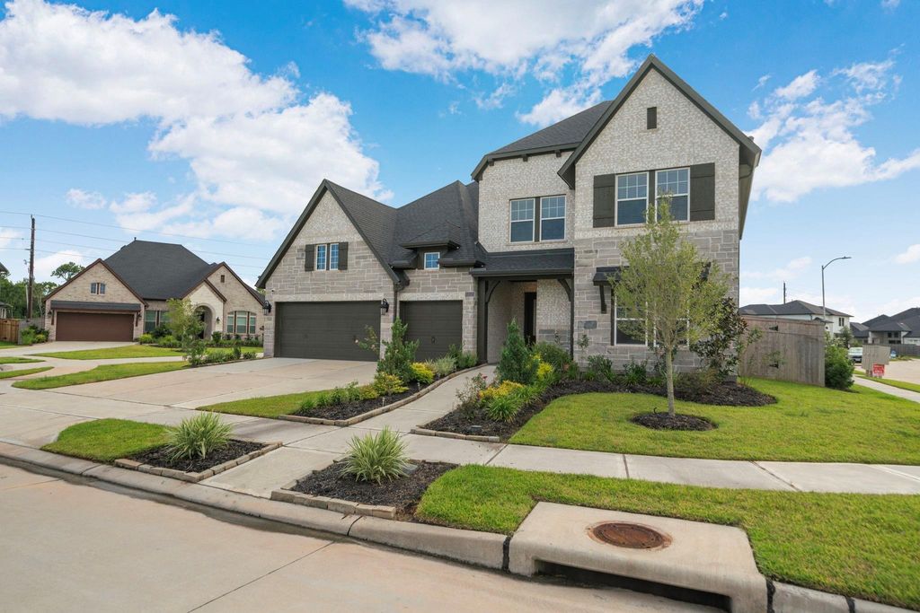 Image 2 of property listing at 1211 Morning Rose Drive, Missouri City, TX 77459