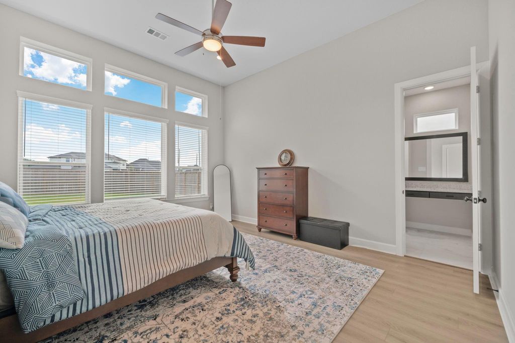 Image 21 of property listing at 1211 Morning Rose Drive, Missouri City, TX 77459