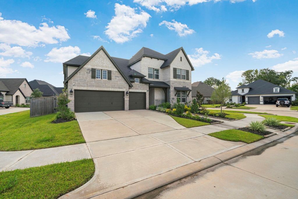 Image 3 of property listing at 1211 Morning Rose Drive, Missouri City, TX 77459
