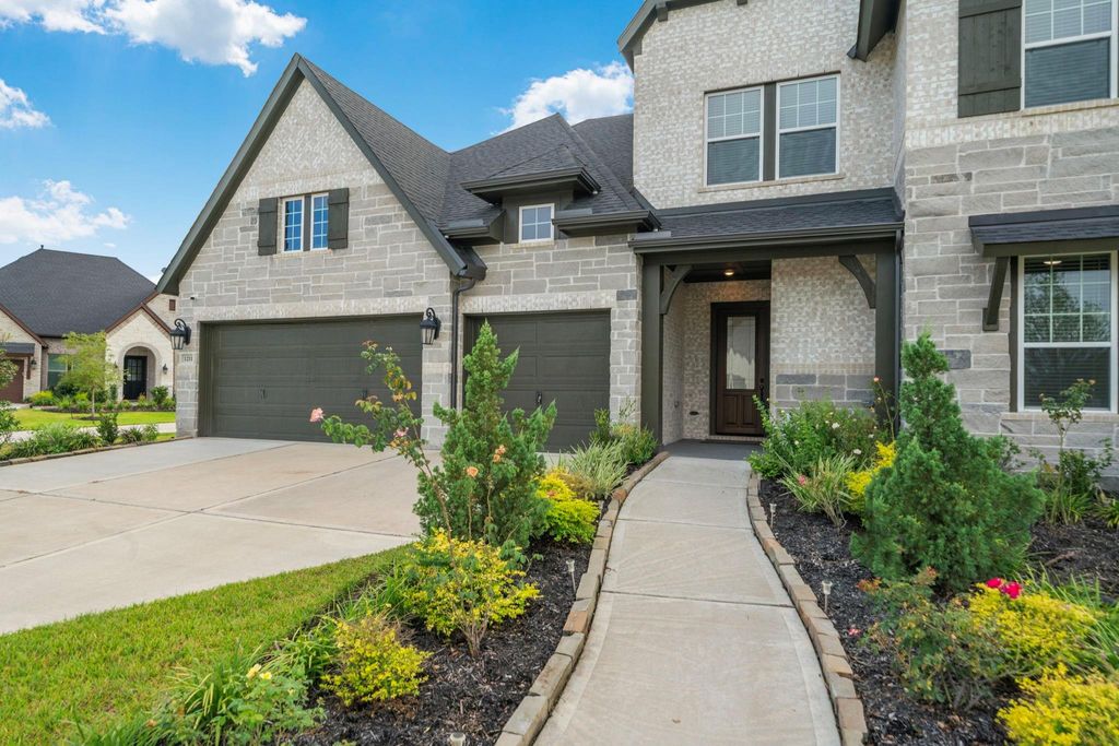 Image 4 of property listing at 1211 Morning Rose Drive, Missouri City, TX 77459